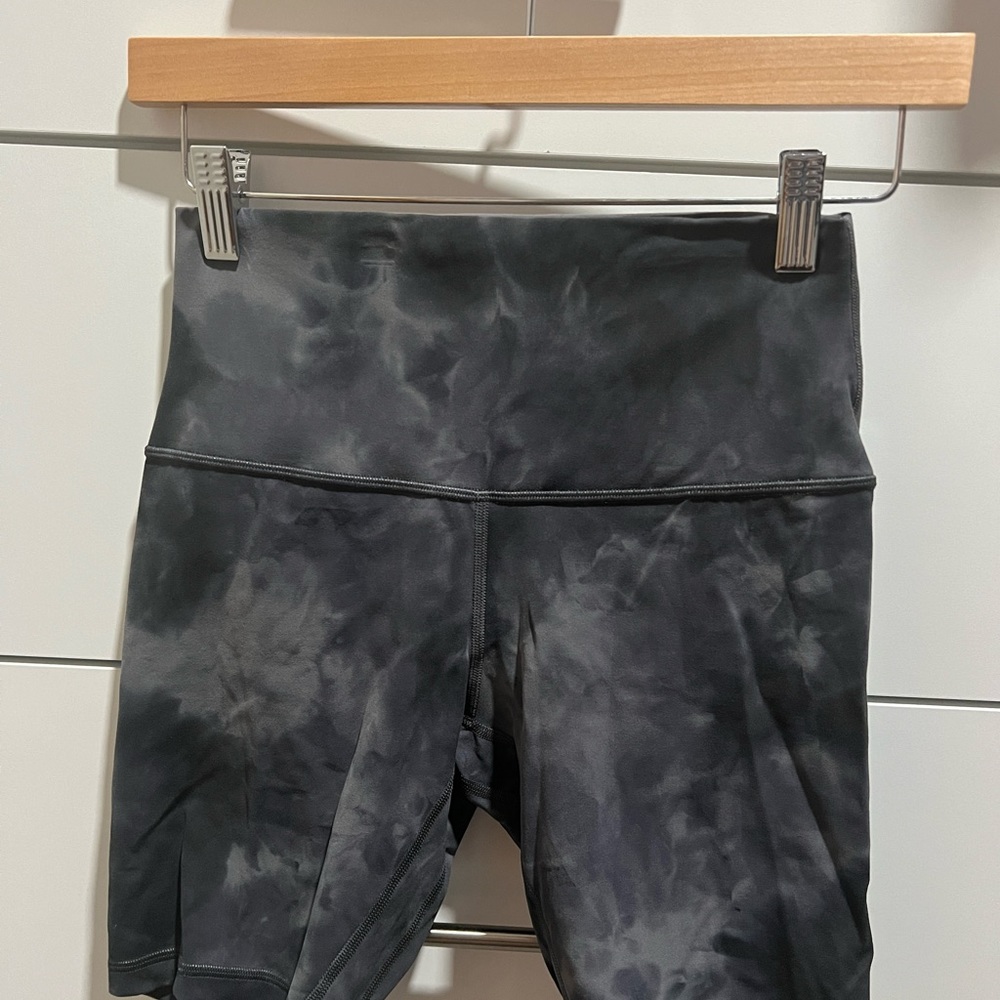 Lululemon diamond dye biker shorts 8” size 6